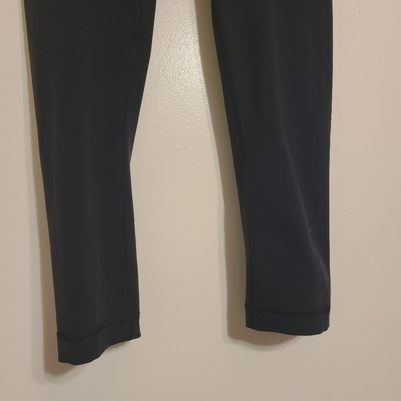 Lululemon | Women's Classic Black Align Cropped Workout Leggings (Size 4) - Picture 8 of 10